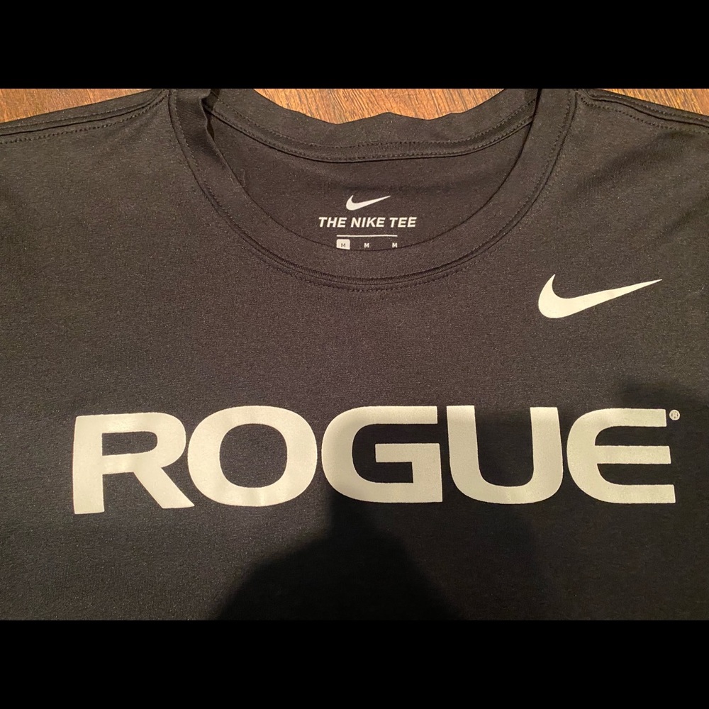 Men’s Rogue brand long sleeved performance T-shirt. Size medium